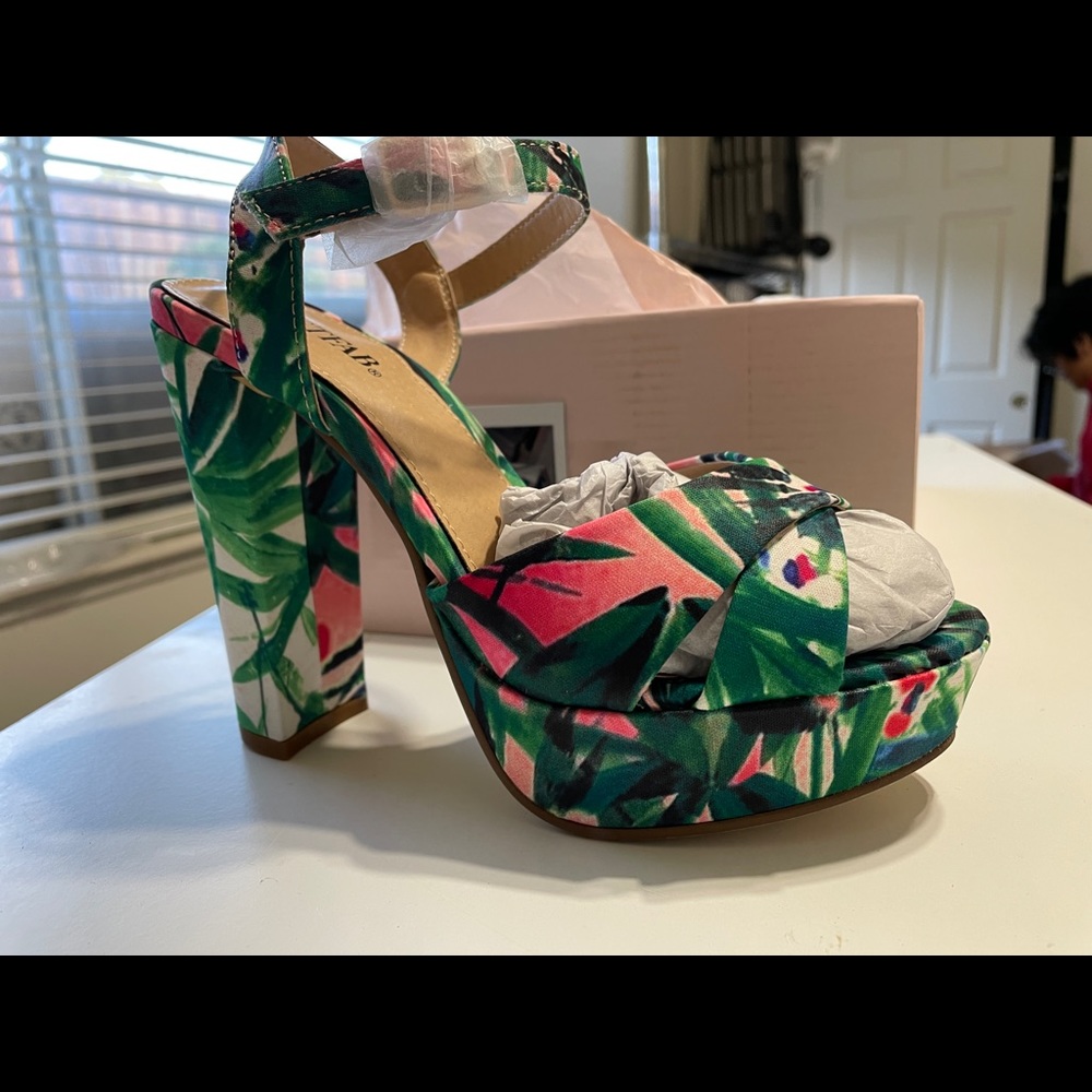 Tropical platform heel shoe
